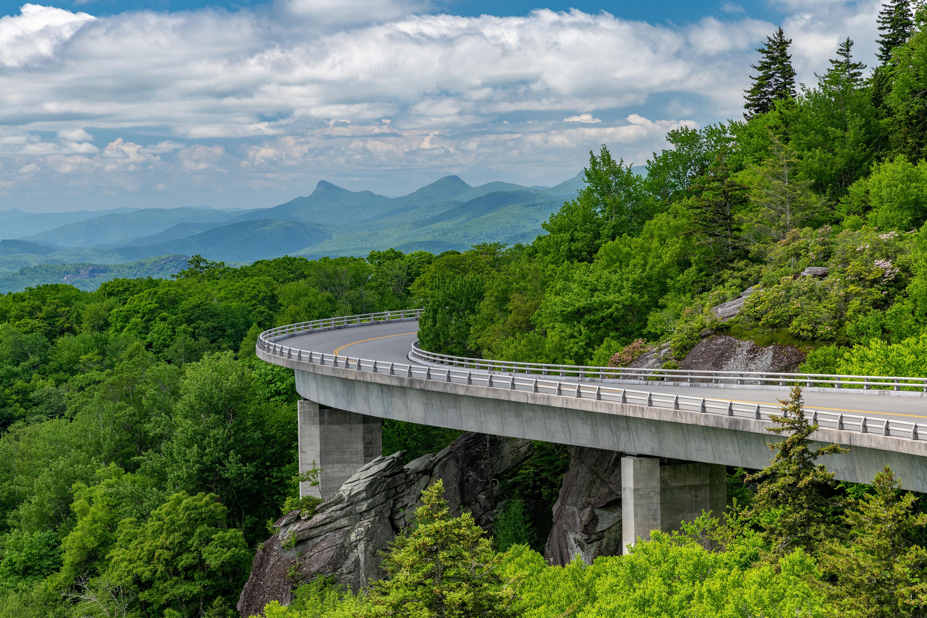 Linn Cove Viaduct Visitor Center (Milepost 304) photo