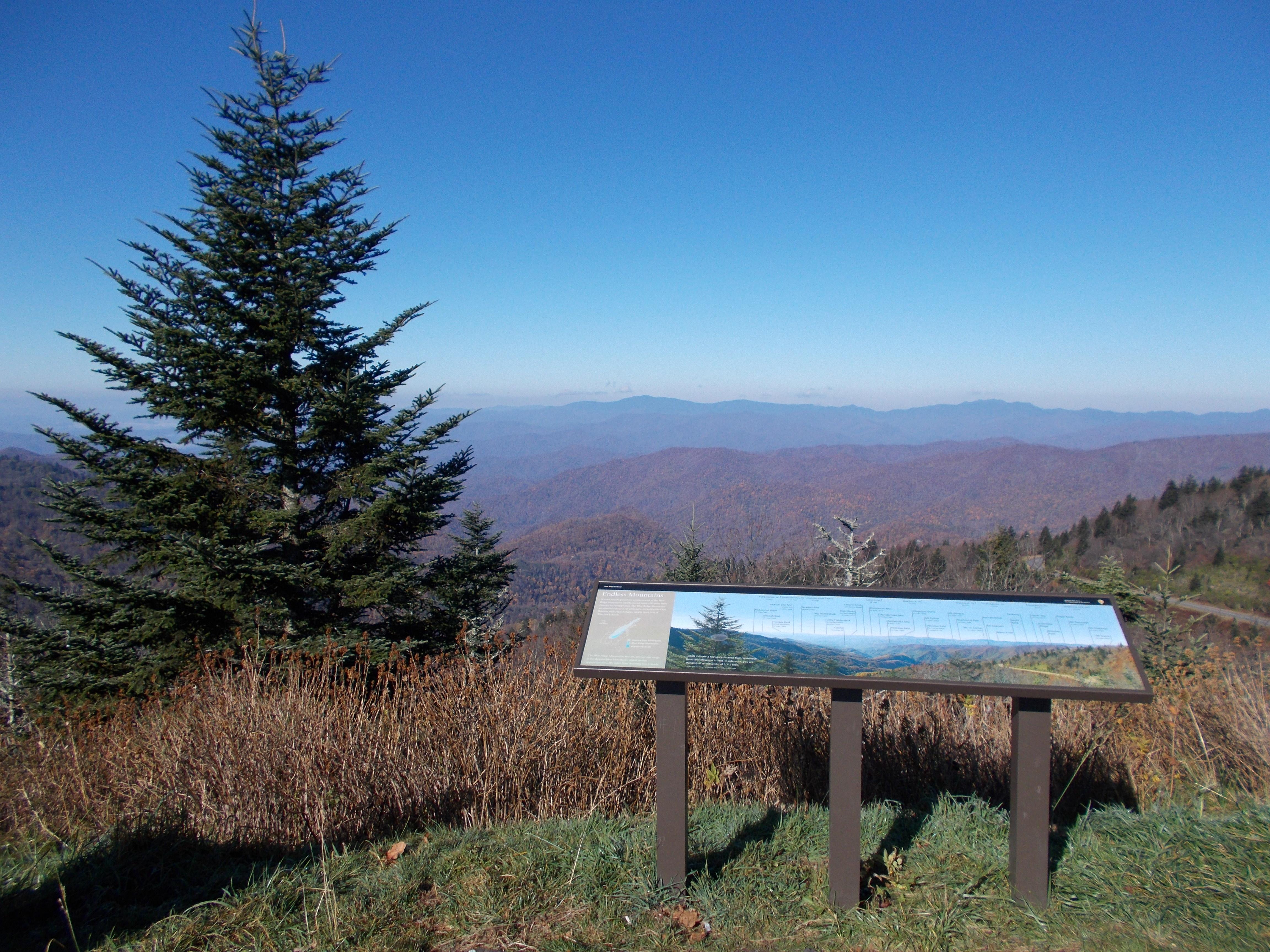 Waterrock Knob Visitor Center (Milepost 451.2) photo 3
