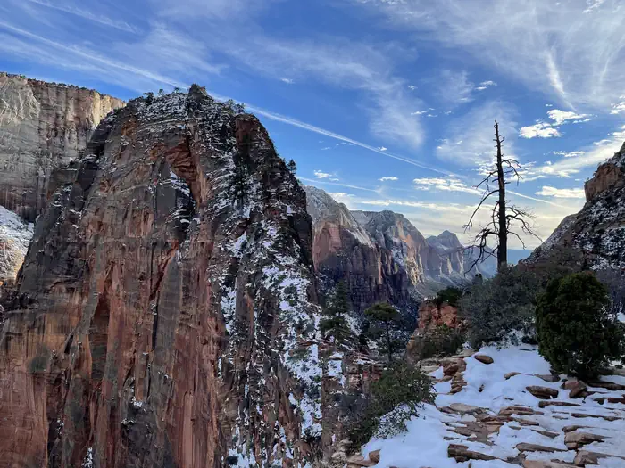 Angels Landing: Spring (Hikes on March 1 -- May 31) photo 3
