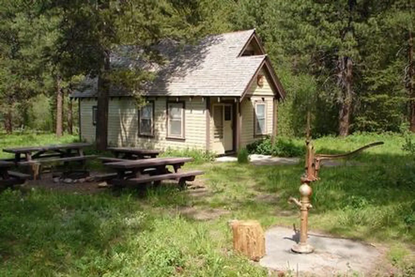 ANTLERS GUARD STATION CABIN photo 5
