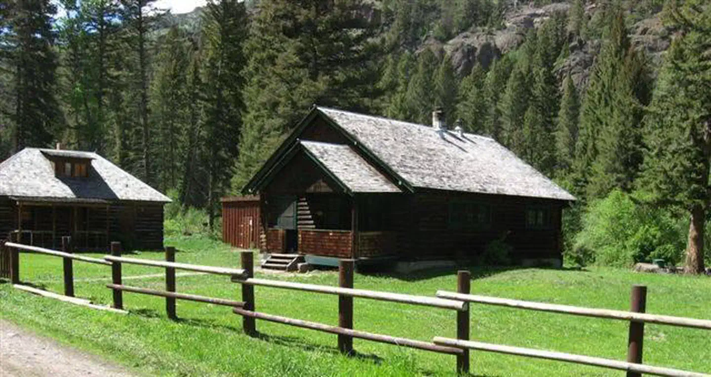 BIG CREEK CABIN photo 2