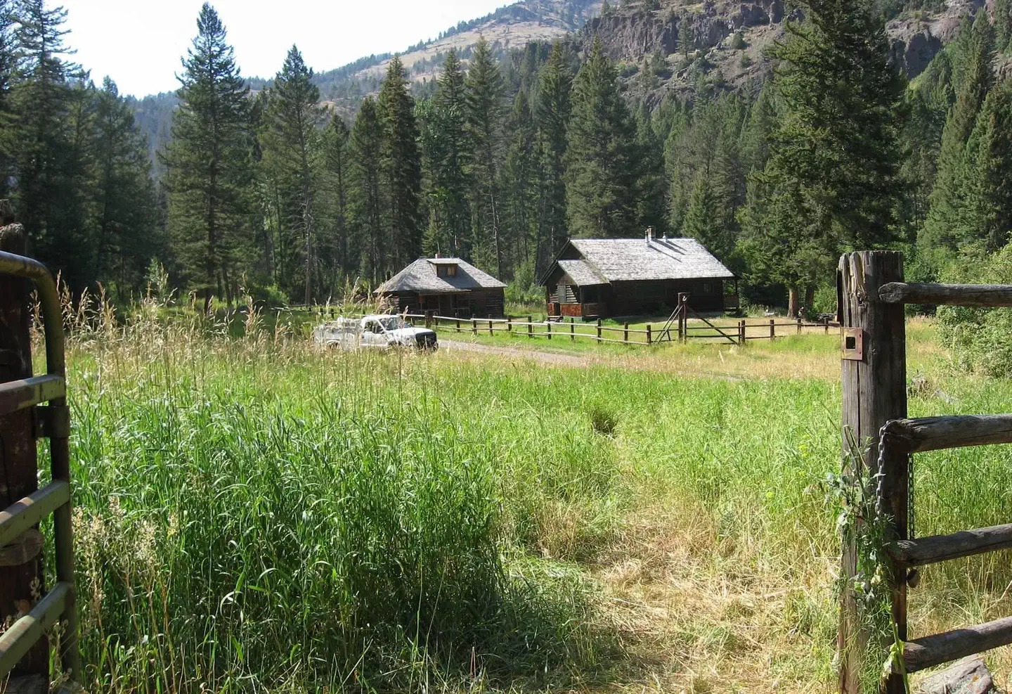 BIG CREEK CABIN photo 3