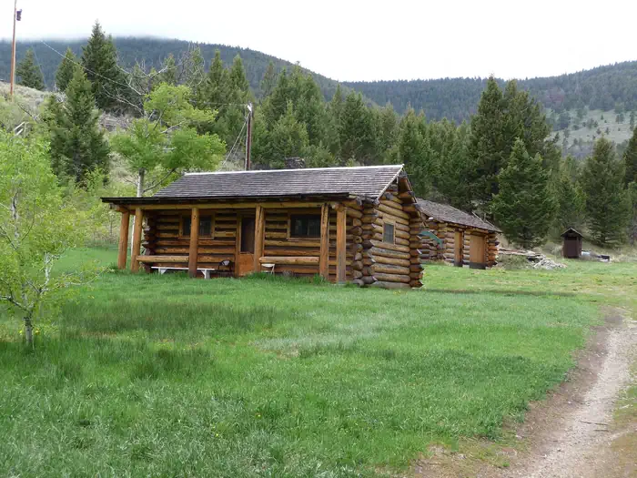 BIRCH CREEK CABIN photo 2