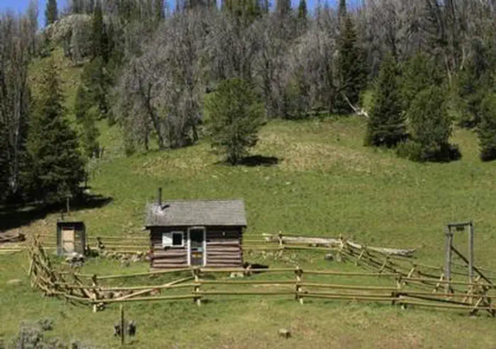 BLACK BUTTE CABIN photo 3