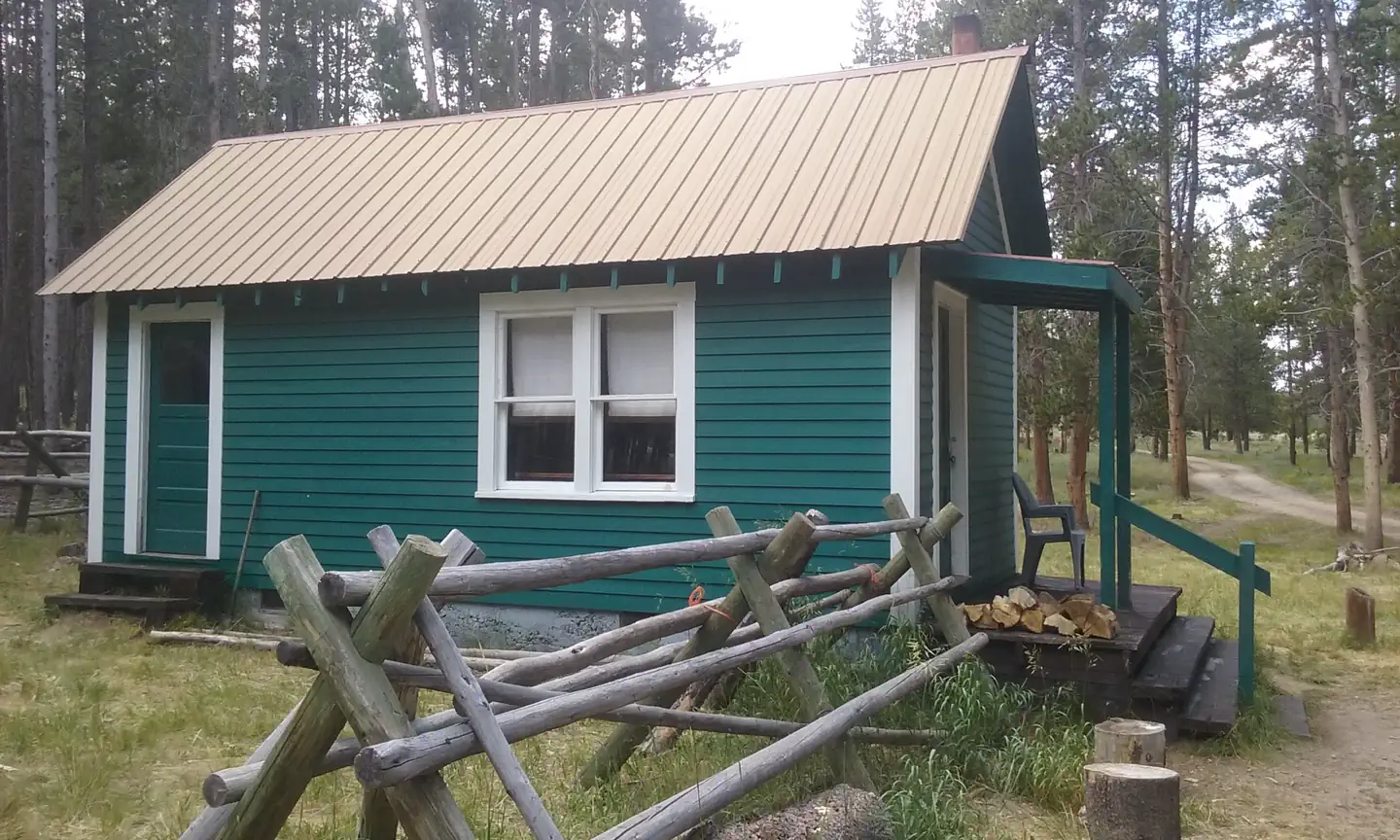 BLOODY DICK CABIN photo