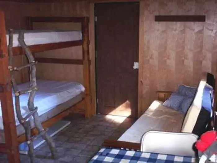 BUCK PARK CABIN photo 2