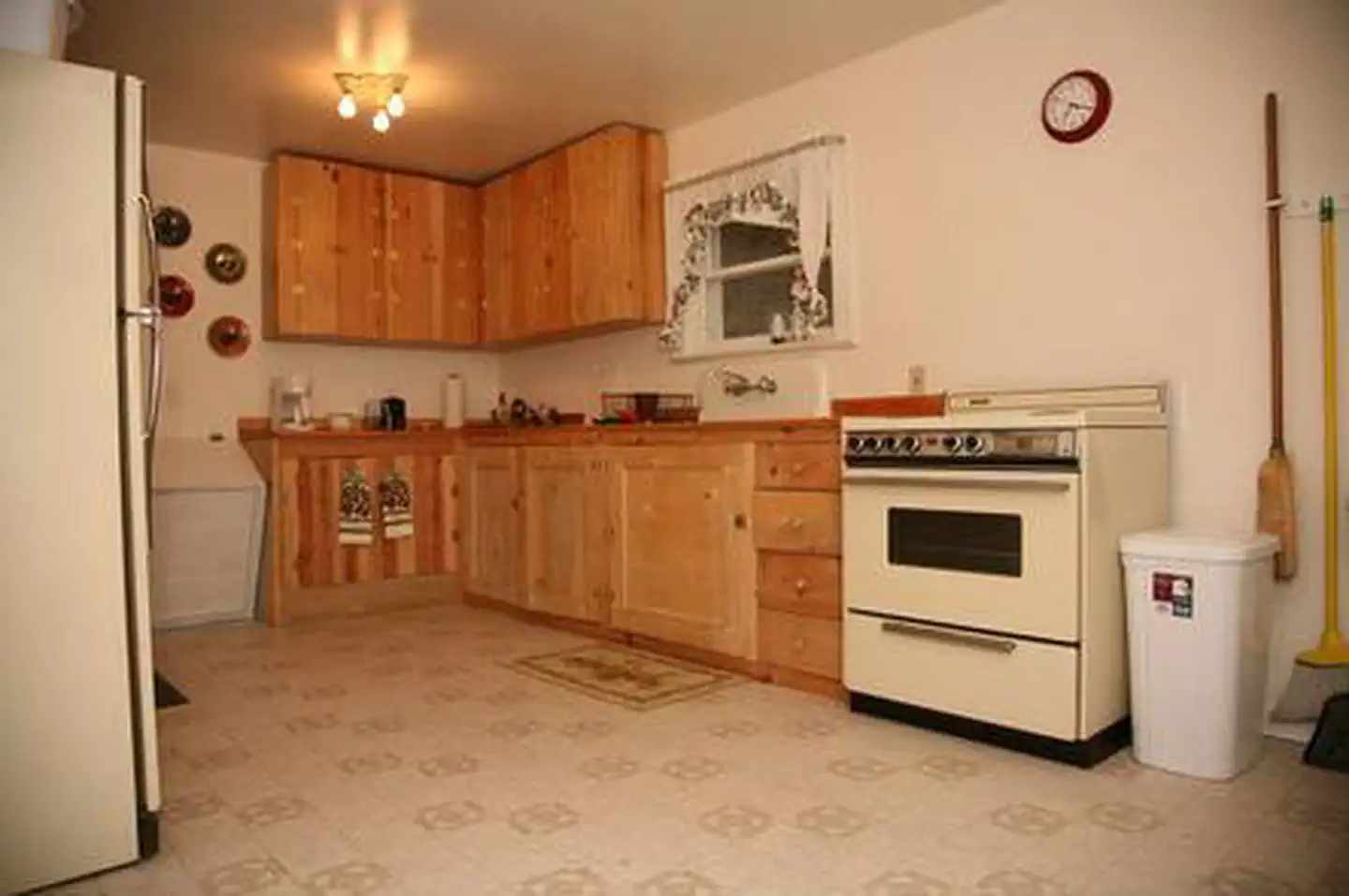 CARETAKERS CABIN photo 3
