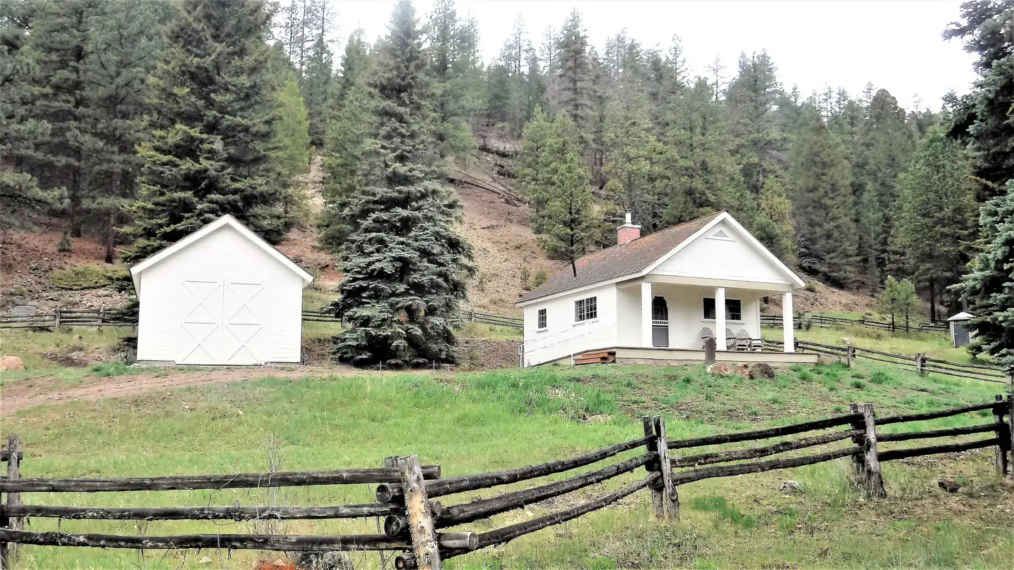 COWPUNCHER GUARD STATION photo 4