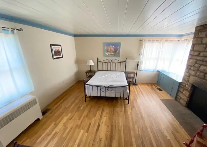 CRESCENT MOON RANCH CABIN photo 2
