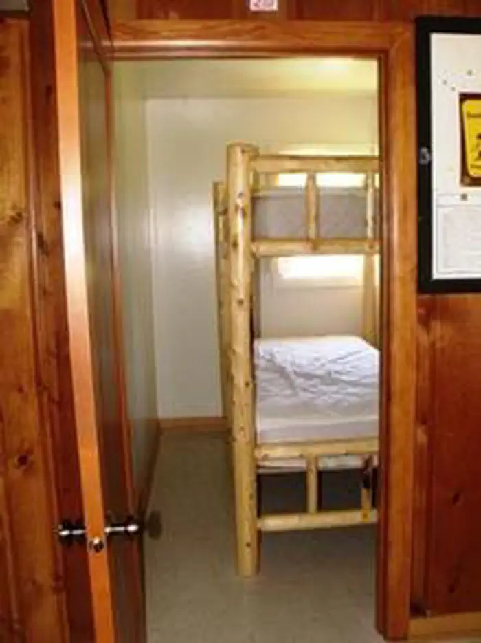 DEER CREEK GUARD STATION CABIN photo 2