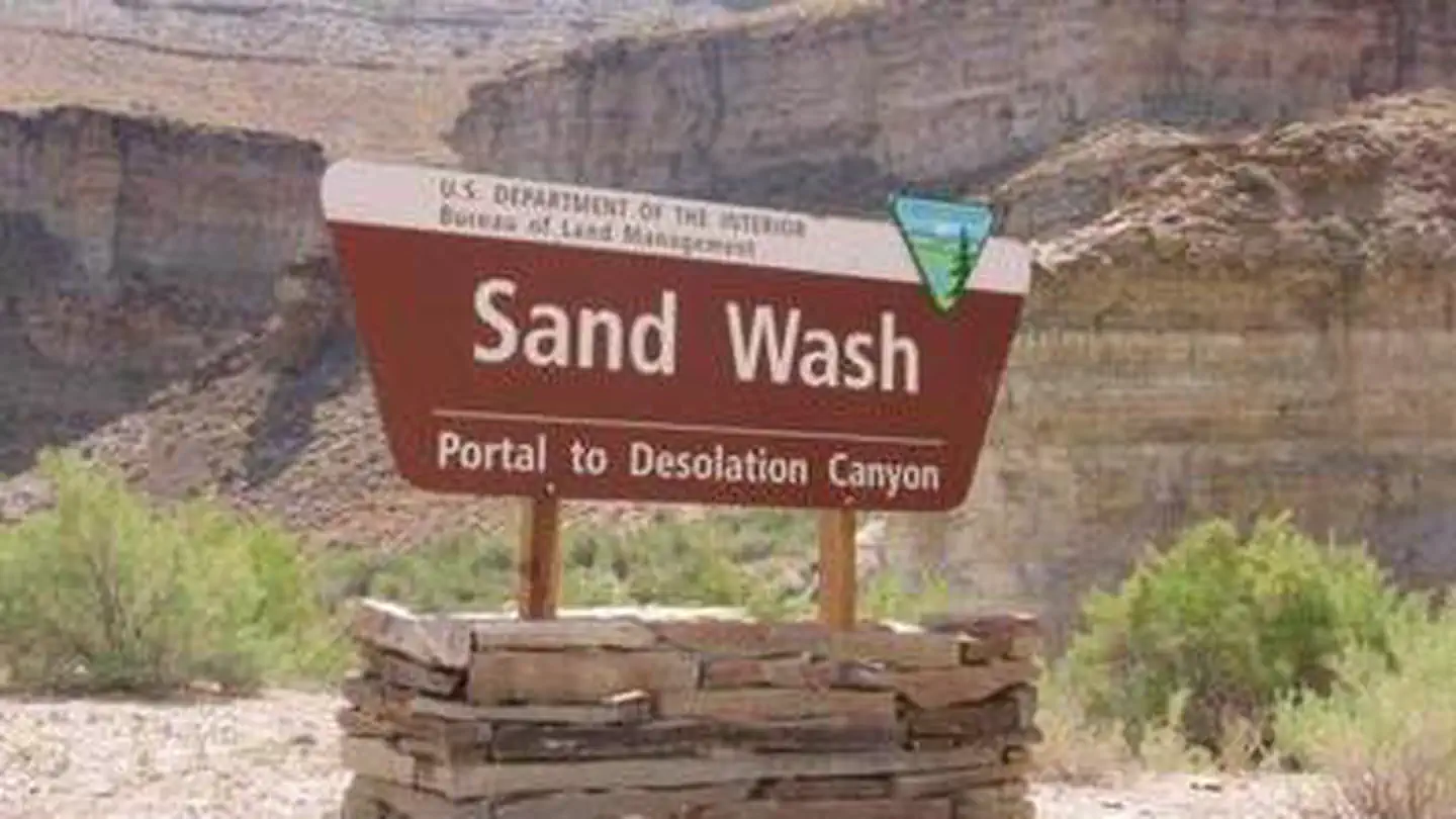 DESOLATION GRAY CANYONS SCREEN CABINS photo