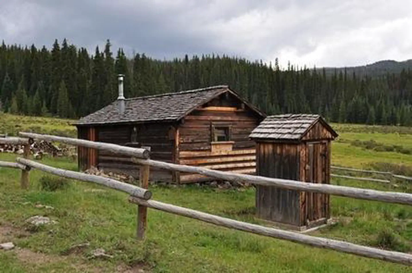 FITTON GUARD STATION CABIN photo 2