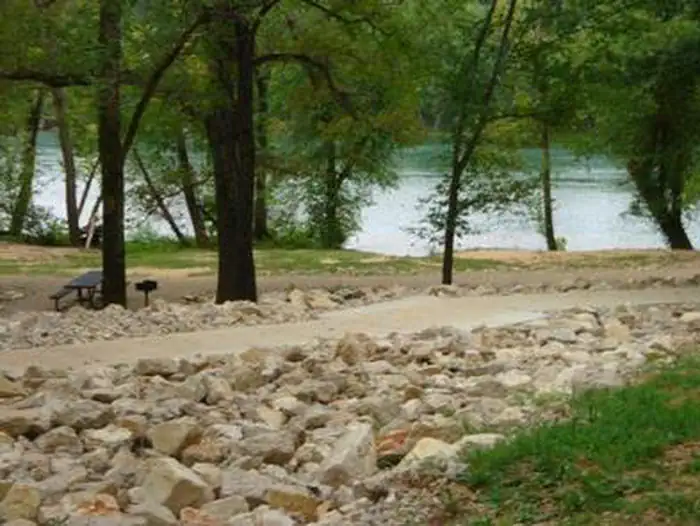 FLOAT CAMP PICNIC AREA photo 4