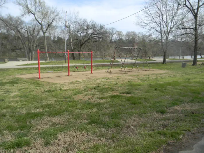HARPETH RIVER BRIDGE CAMPGROUND (TN) photo 3