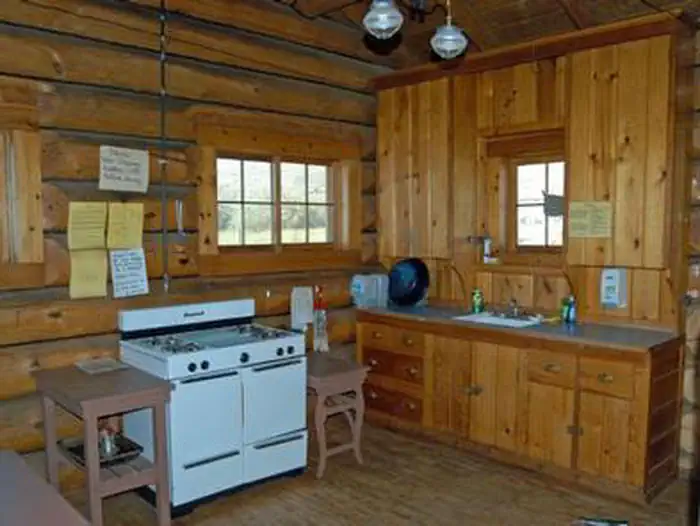 HORSE PRAIRIE CABIN photo 4