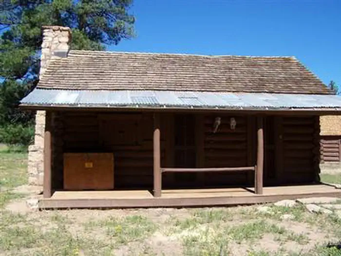 HULL CABIN photo 3