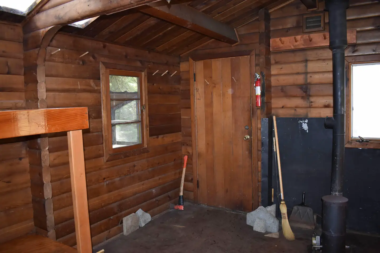 HUMPBACK LAKE CABIN photo 2
