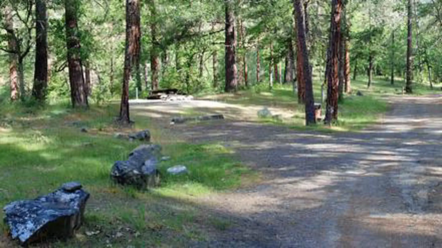 JACKSON CAMPGROUND ON THE APPLEGATE RIVER photo