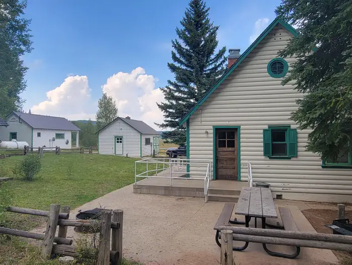 MAMMOTH CABIN photo 3