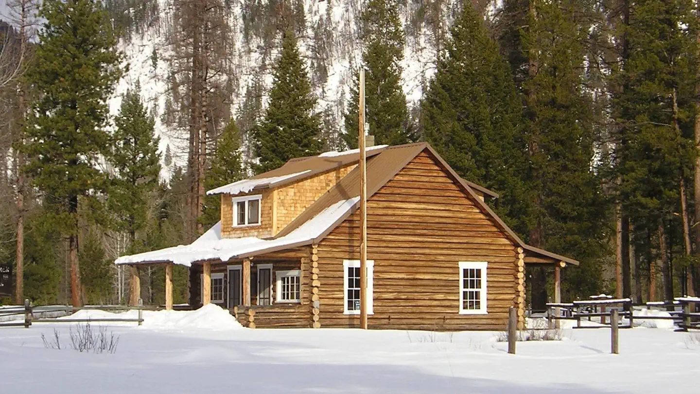MONTURE GUARD STATION CABIN photo