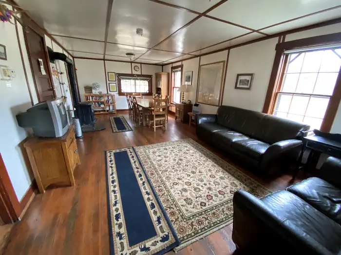 MONTURE GUARD STATION CABIN photo 3