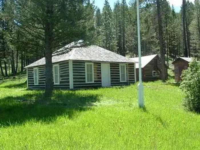 MOOSE CREEK CABIN photo 2