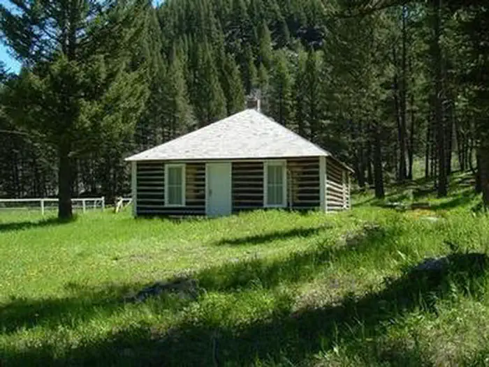 MOOSE CREEK CABIN photo 4