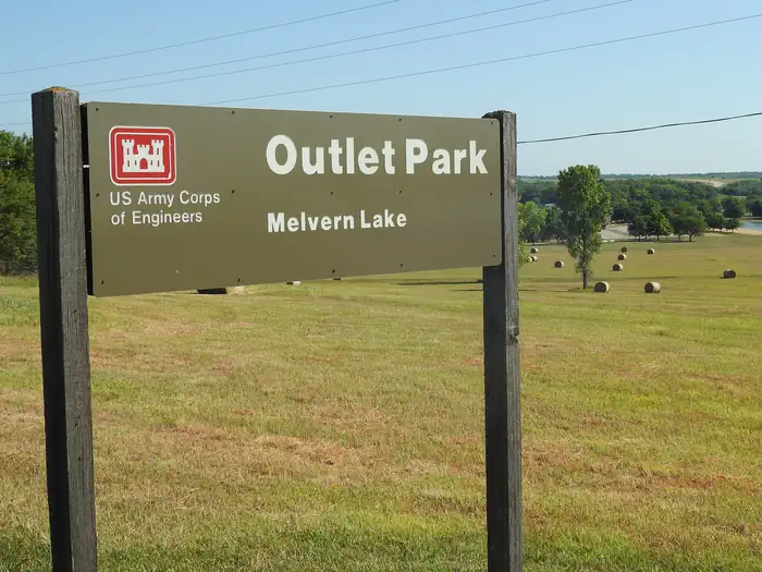 OUTLET(MELVERN) photo 5