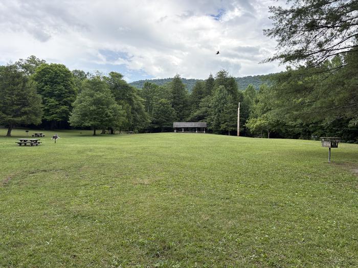 PINK BEDS PICNIC SHELTER photo 2