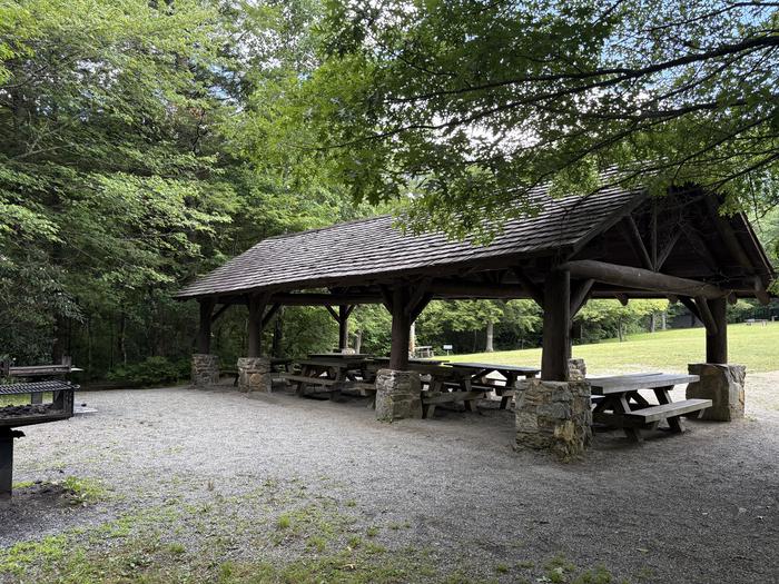 PINK BEDS PICNIC SHELTER photo 5