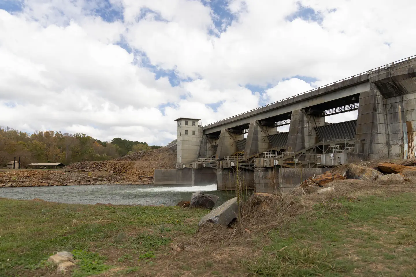 REREG DAM DAY USE AREA SHELTER photo 3