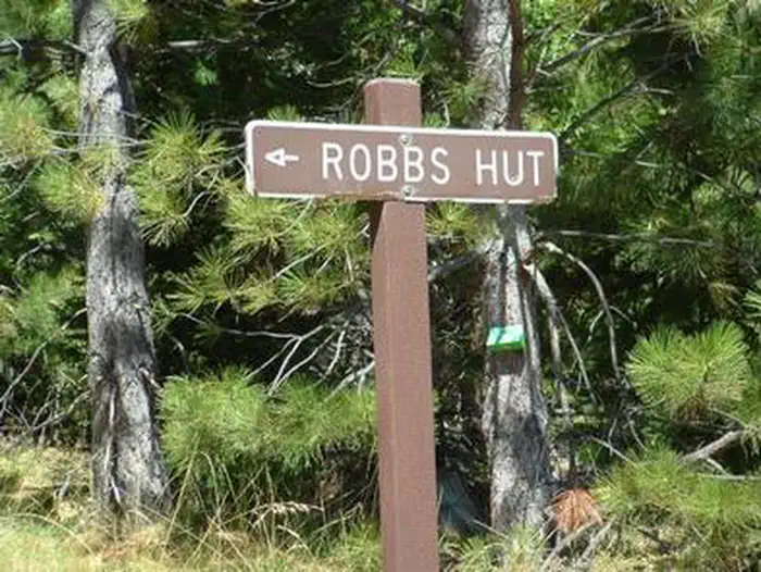 ROBBS HUT photo 4