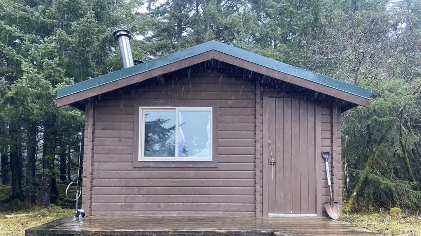 SOFTUK BAR CABIN photo