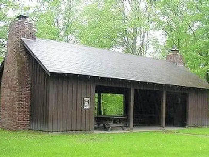 SPEARHEAD POINT SHELTER photo 2