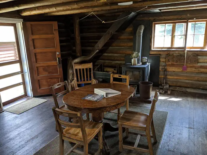 STOLLE MEADOWS CABIN photo 2