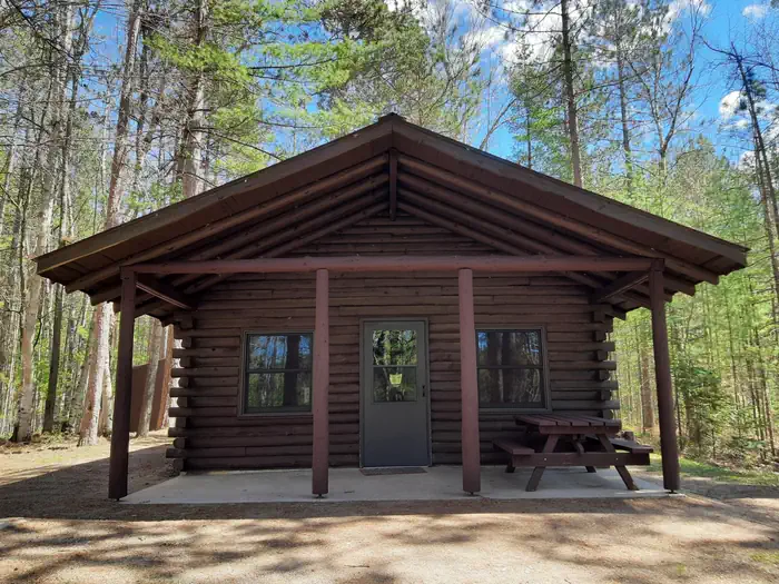 TOM'S LAKE CABIN photo 4