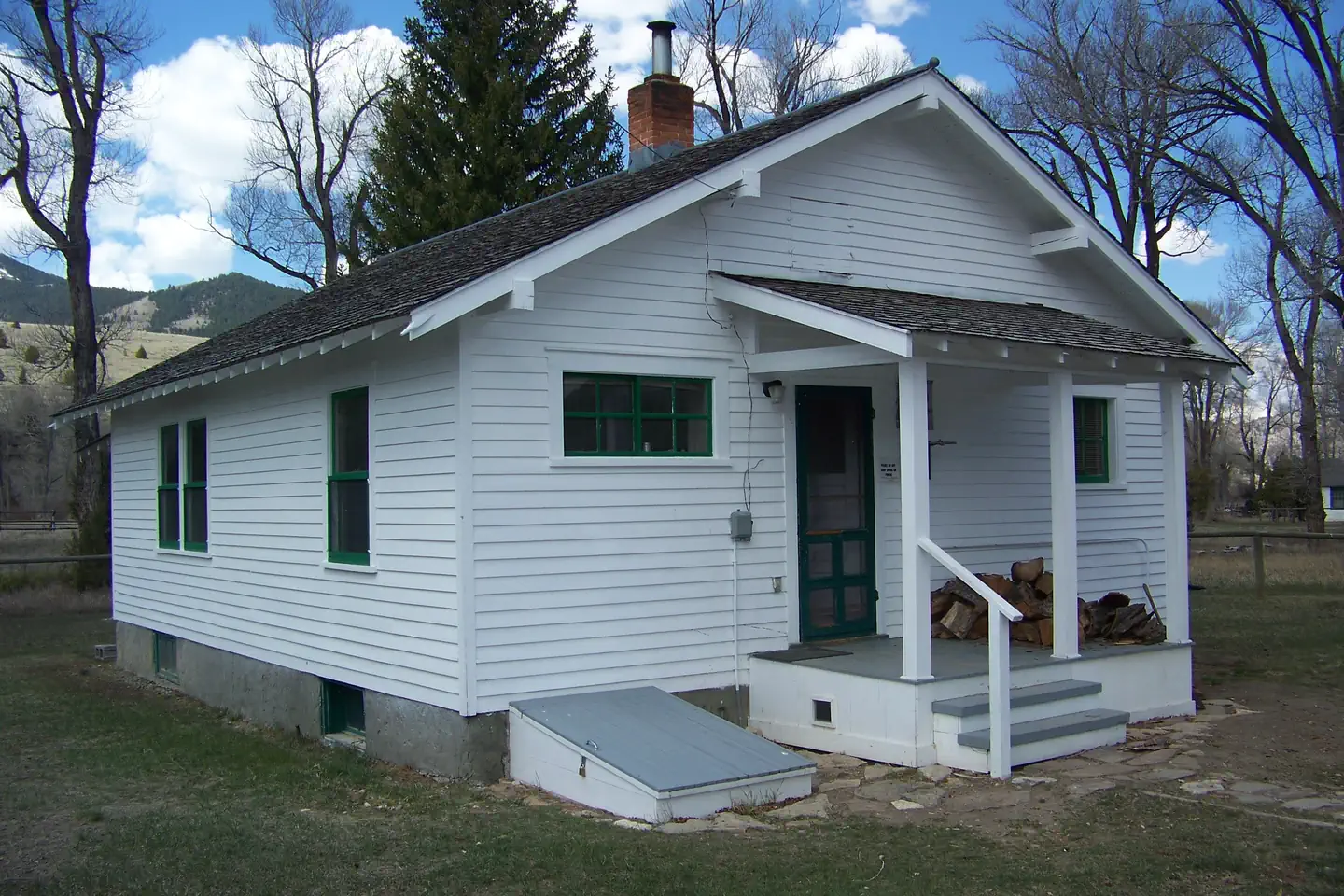 VIGILANTE CABIN photo