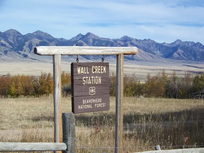 WALL CREEK CABIN photo 4