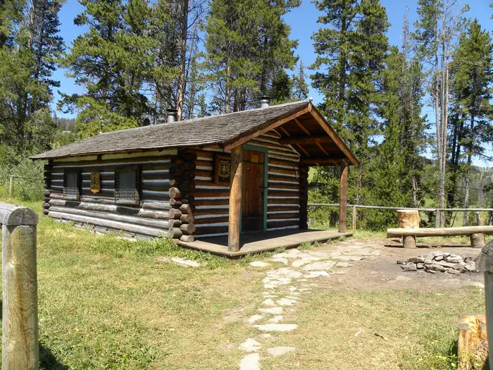 WAPITI CABIN photo 2