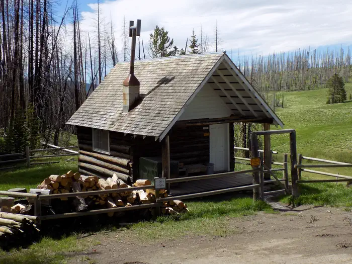 WEST FORK CABIN (S OF ENNIS) photo 4