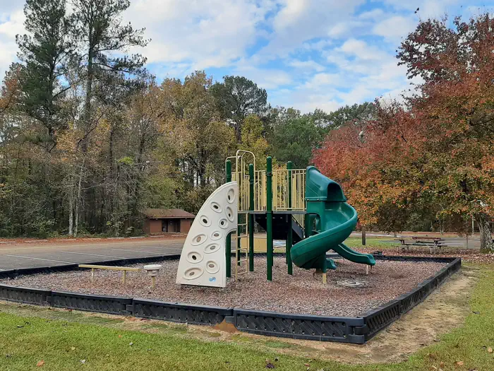 WHITTEN PARK photo 4