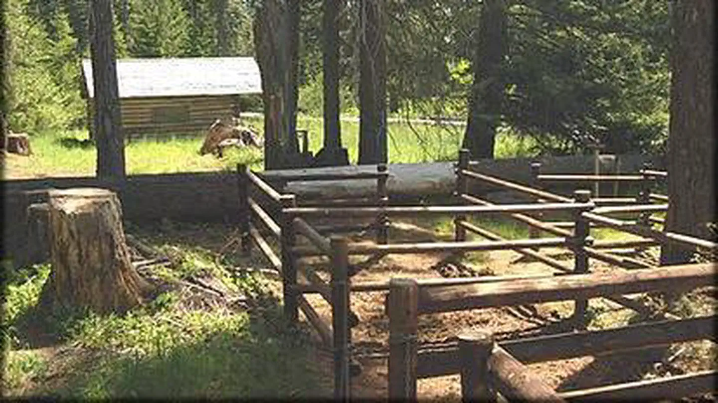 WILLOW PRAIRIE CABIN photo