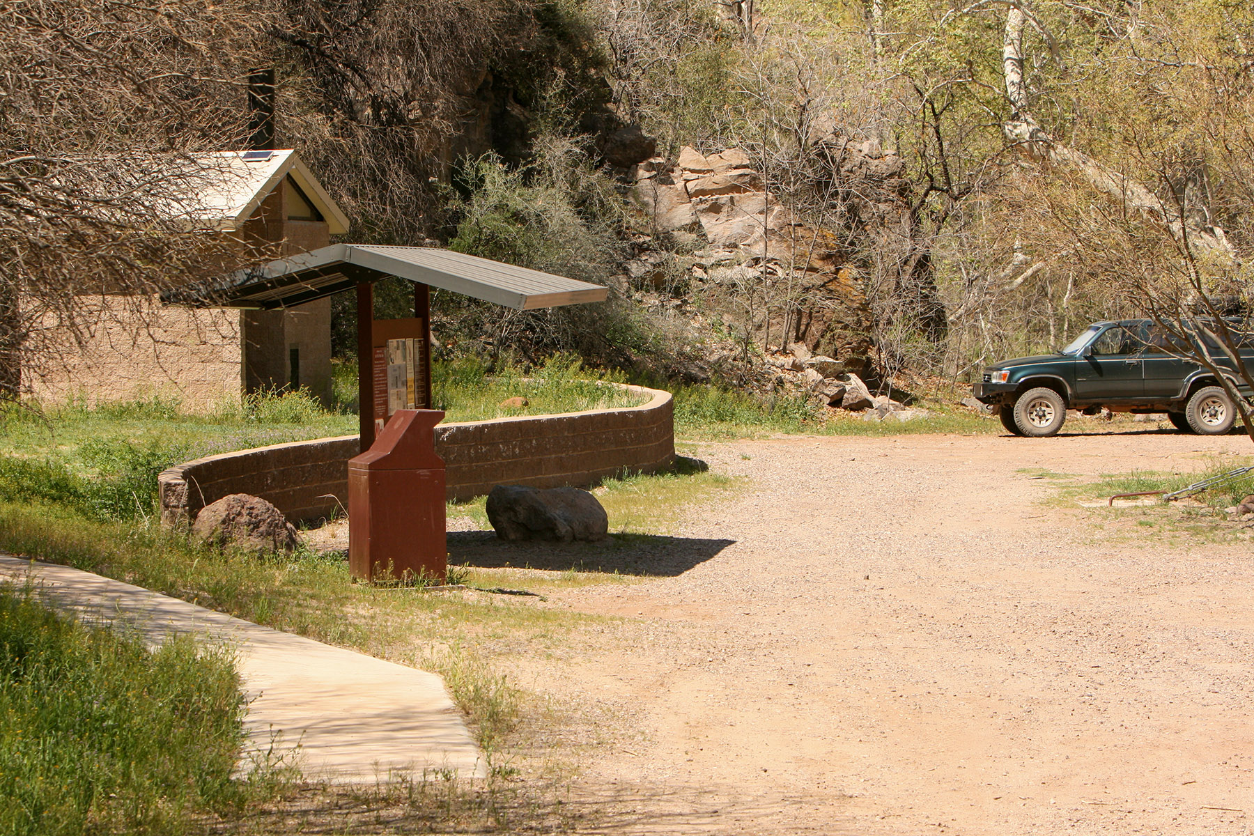Lee Trailhead/Picnic Area photo